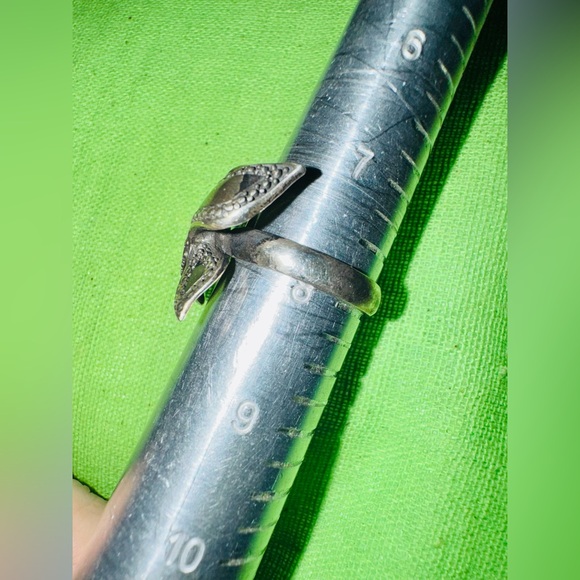 UNIQUE Elegant Butterfly .925 ring
Size 8 - Picture 7 of 8